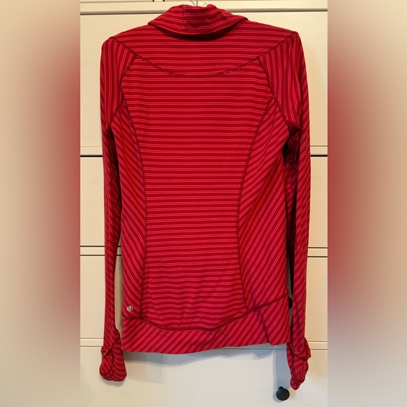 Lululemon long sleeved to, size 10. Barely worn. - Picture 2 of 3
